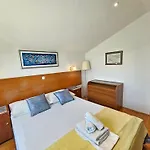 Apartment Mit Meerblick- 200m Vom Entfernt By Interhome *